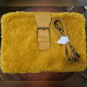 Sharpa bag with detachable strap